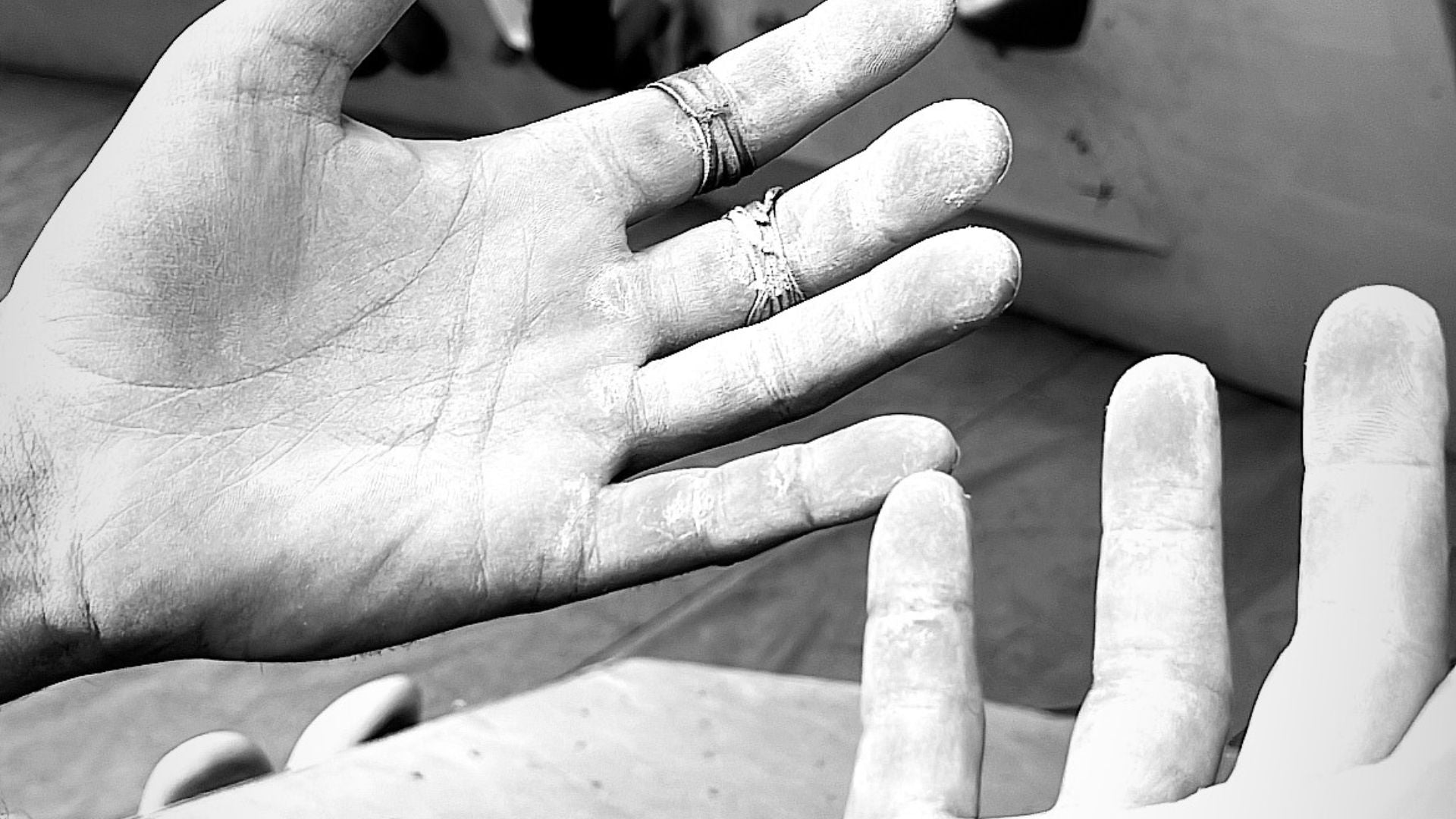 Quelle magnésie choisir pour l’escalade de bloc en salle ? Le guide complet (2025)